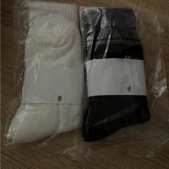 Men's Bape Large Logo Crew Socks - Black & White - Picture 2 of 4